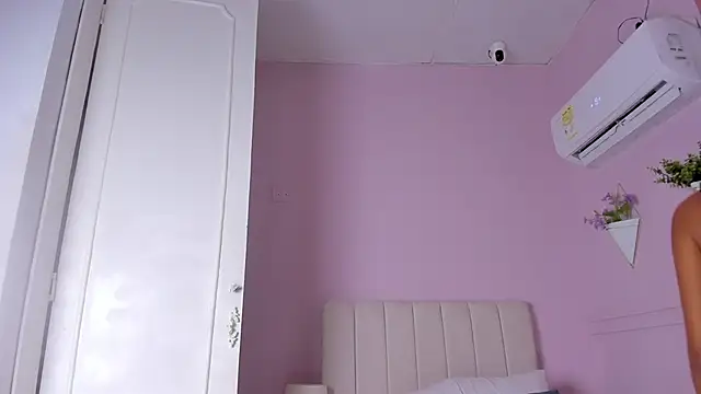 Snapshot of _bianca_18 chatting on January 2025 11:33:01 AM bianca 18 online show from January 2025 11:33:01 AM