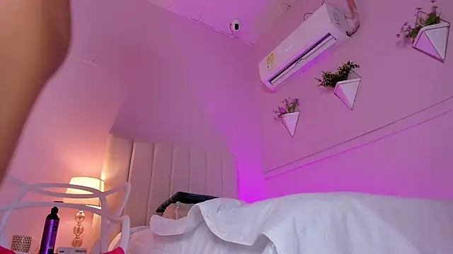 Snapshot of _bianca_18 chatting on January 2025 05:41:01 PM bianca 18 online show from January 2025 05:41:01 PM