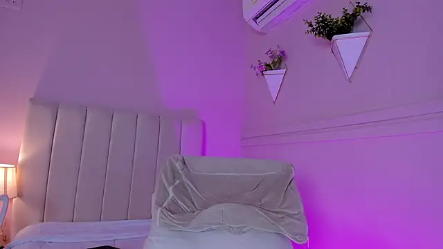 Snapshot of _bianca_18 chatting on January 2025 02:36:01 PM bianca 18 online show from January 2025 02:36:01 PM