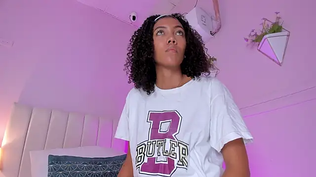 Snapshot of _bianca_18 chatting on January 2025 11:33:02 AM bianca 18 online show from January 2025 11:33:02 AM