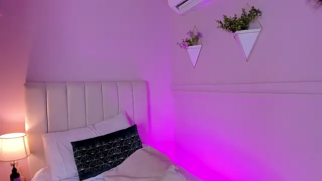 Snapshot of _bianca_18 chatting on January 2025 05:39:01 PM bianca 18 online show from January 2025 05:39:01 PM