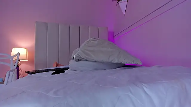 Snapshot of _bianca_18 chatting on February 2025 05:39:02 PM bianca 18 online show from February 2025 05:39:02 PM