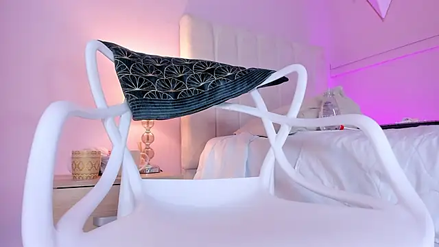 Snapshot of _bianca_18 chatting on February 2025 05:48:01 PM bianca 18 online show from February 2025 05:48:01 PM