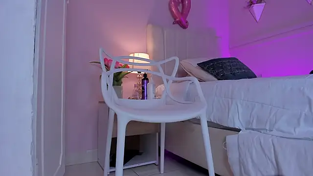 Snapshot of _bianca_18 chatting on February 2025 05:49:02 PM bianca 18 online show from February 2025 05:49:02 PM