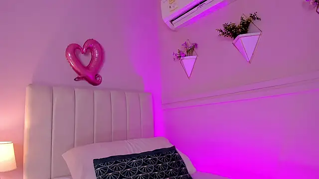 Snapshot of _bianca_18 chatting on February 2025 05:53:01 PM bianca 18 online show from February 2025 05:53:01 PM