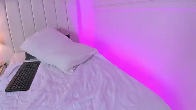 Snapshot of _bianca_18 chatting on March 2025 05:54:02 PM bianca 18 online show from March 2025 05:54:02 PM