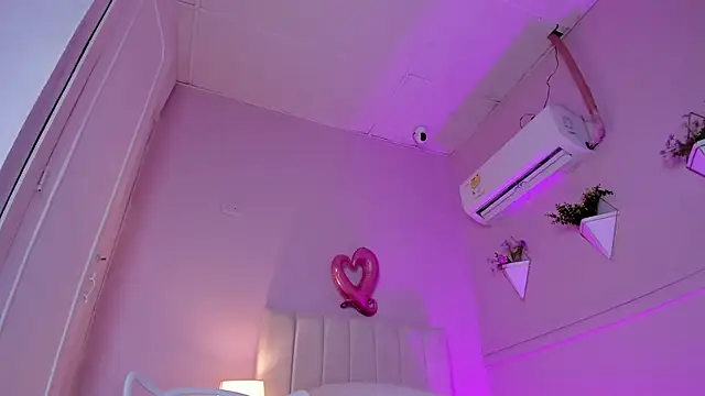 Snapshot of _bianca_18 chatting on March 2025 03:16:02 PM bianca 18 online show from March 2025 03:16:02 PM