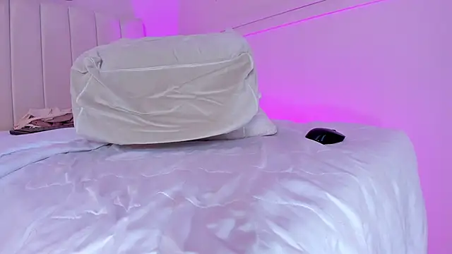 Snapshot of _bianca_18 chatting on March 2025 06:21:02 PM bianca 18 online show from March 2025 06:21:02 PM