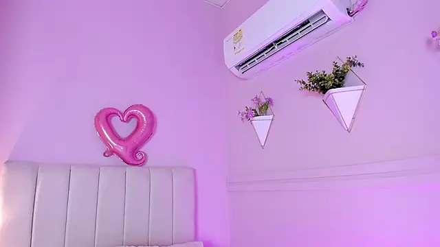 Snapshot of _bianca_18 chatting on March 2025 05:48:02 PM bianca 18 online show from March 2025 05:48:02 PM