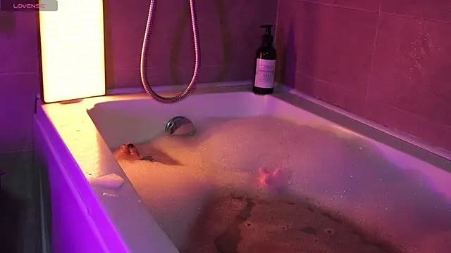 Snapshot of Yourlittledemon chatting on December 2024 07:24:02 PM Yourlittledemon online show from December 2024 07:24:02 PM