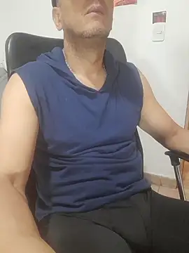 latinmartin73 online show from November 2025 06:18:01 PM