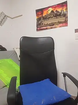 latinmartin73 online show from November 2025 08:08:02 PM