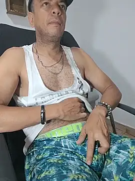 latinmartin73 online show from April 2026 01:41:02 PM