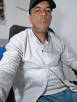 Snapshot of latinmartin73 chatting on April 2026 01:43:01 AM latinmartin73 online show from April 2026 01:43:01 AM