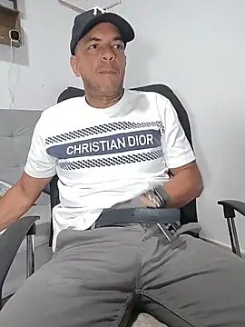 Snapshot of latinmartin73 chatting on May 2026 01:34:02 AM latinmartin73 online show from May 2026 01:34:02 AM
