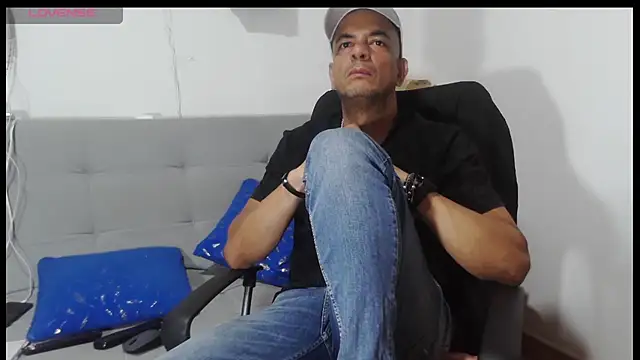 Snapshot of latinmartin73 chatting on May 2026 03:26:01 AM latinmartin73 online show from May 2026 03:26:01 AM