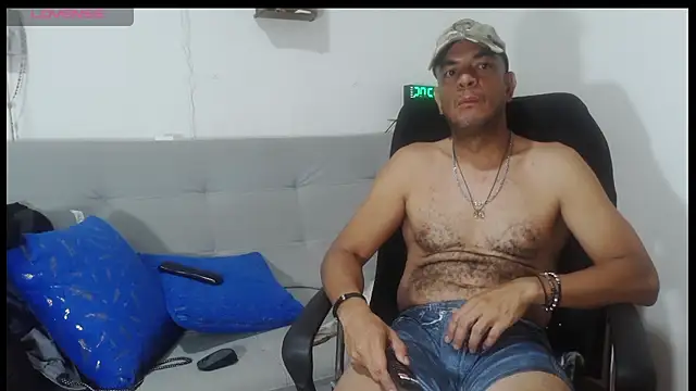 Snapshot of latinmartin73 chatting on May 2026 01:56:01 AM latinmartin73 online show from May 2026 01:56:01 AM
