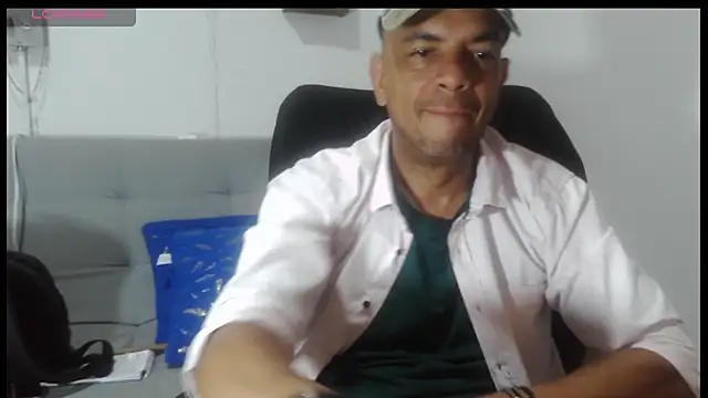 Snapshot of latinmartin73 chatting on May 2026 12:28:02 AM latinmartin73 online show from May 2026 12:28:02 AM