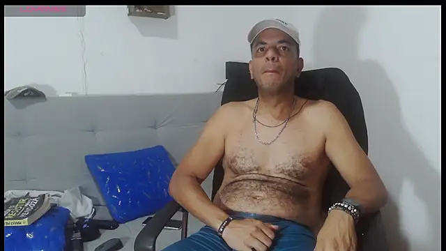 Snapshot of latinmartin73 chatting on May 2026 01:11:02 AM latinmartin73 online show from May 2026 01:11:02 AM