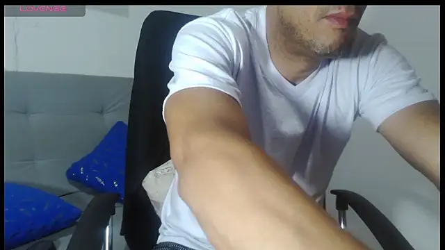 Snapshot of latinmartin73 chatting on May 2026 01:01:01 AM latinmartin73 online show from May 2026 01:01:01 AM