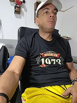 Snapshot of latinmartin73 chatting on June 2026 12:54:01 AM latinmartin73 online show from June 2026 12:54:01 AM