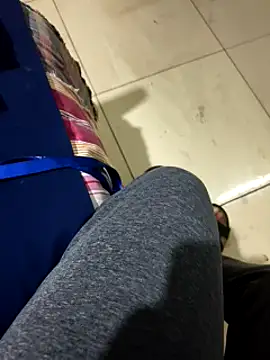 huzi518 online show from February 2025 01:16:01 PM