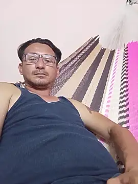 Andresguz35 online show from October 2025 01:53:02 AM