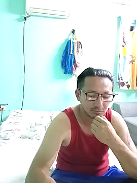 Andresguz35 online show from March 2026 02:29:02 AM