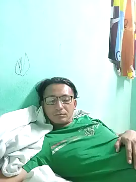 Andresguz35 online show from March 2026 06:39:02 AM