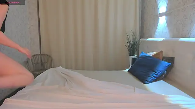 Emma  Leee online show from March 2026 01:11:01 AM