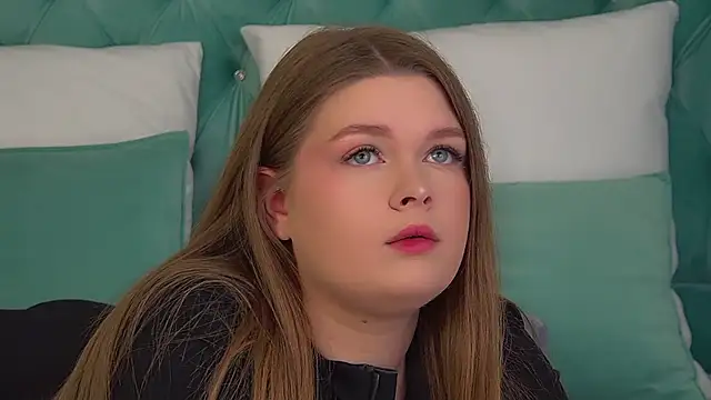 Snapshot of CrystalLyons chatting on November 2025 06:05:02 AM CrystalLyons online show from November 2025 06:05:02 AM