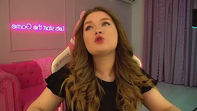 Snapshot of CrystalLyons chatting on February 2026 06:12:02 PM CrystalLyons online show from February 2026 06:12:02 PM