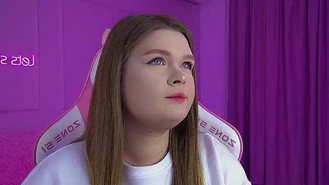 Snapshot of CrystalLyons chatting on February 2026 06:24:01 AM CrystalLyons online show from February 2026 06:24:01 AM