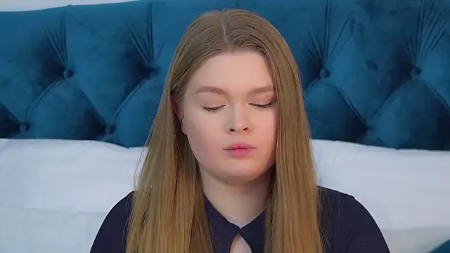 CrystalLyons online show from April 2026 01:41:02 PM