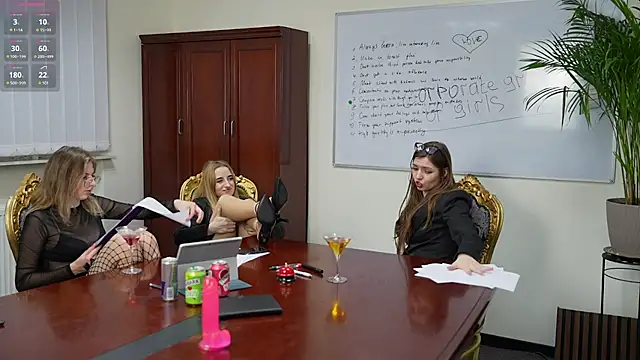 Snapshot of Michelle_054 chatting on January 2025 06:43:02 PM Michelle 054 online show from January 2025 06:43:02 PM