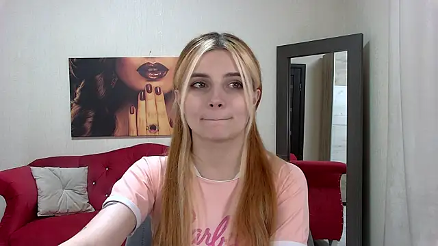 Snapshot of KellyStone chatting on January 2025 11:43:01 PM KellyStone online show from January 2025 11:43:01 PM