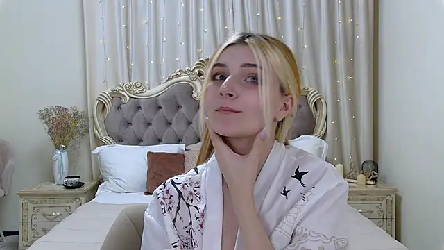 Snapshot of KellyStone chatting on January 2025 11:39:01 PM KellyStone online show from January 2025 11:39:01 PM