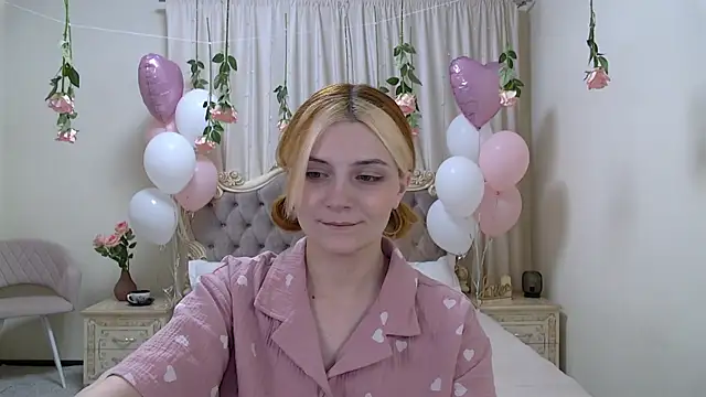 Snapshot of KellyStone chatting on February 2025 08:36:01 PM KellyStone online show from February 2025 08:36:01 PM