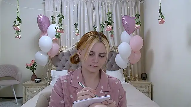 Snapshot of KellyStone chatting on February 2025 02:44:02 AM KellyStone online show from February 2025 02:44:02 AM