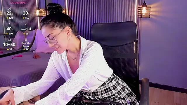 aura-baker online show from February 2025 12:11:01 PM