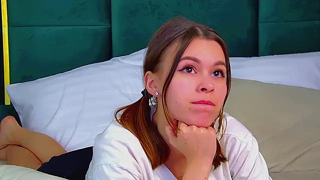 PollyLanders online show from March 2025 04:32:01 AM