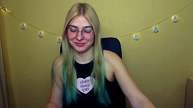 Snapshot of Luna_Lush_ chatting on December 2024 07:27:02 AM Luna Lush online show from December 2024 07:27:02 AM