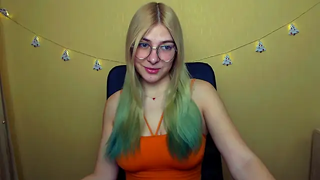 Snapshot of Luna_Lush_ chatting on December 2024 09:13:01 AM Luna Lush online show from December 2024 09:13:01 AM