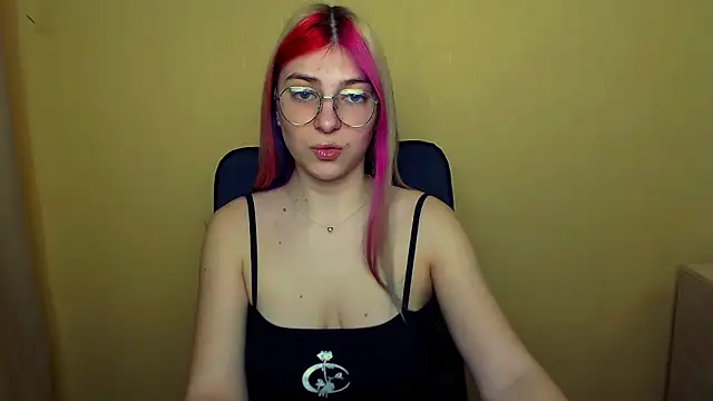 Snapshot of Luna_Lush_ chatting on March 2025 08:32:02 AM Luna Lush online show from March 2025 08:32:02 AM