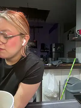 SophiaWeestt99 online show from February 2026 04:08:01 AM