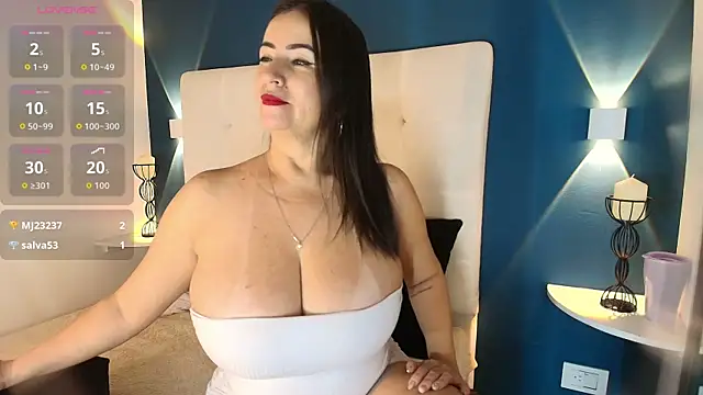 Snapshot of Emmawattsom chatting on November 2025 01:42:02 PM Emmawattsom online show from November 2025 01:42:02 PM