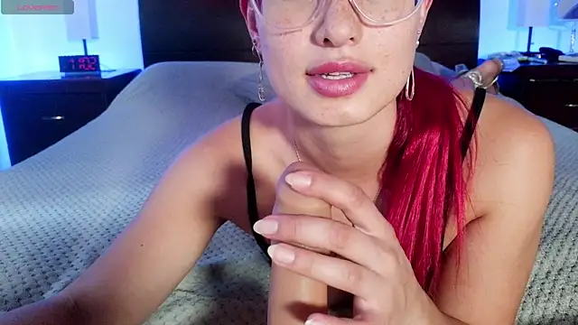 luccycollins  online show from June 2026 04:01:01 PM