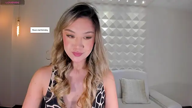 RebeccaHudson online show from May 2026 10:54:02 AM