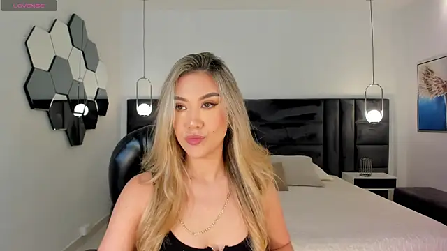 RebeccaHudson online show from June 2026 06:32:02 PM