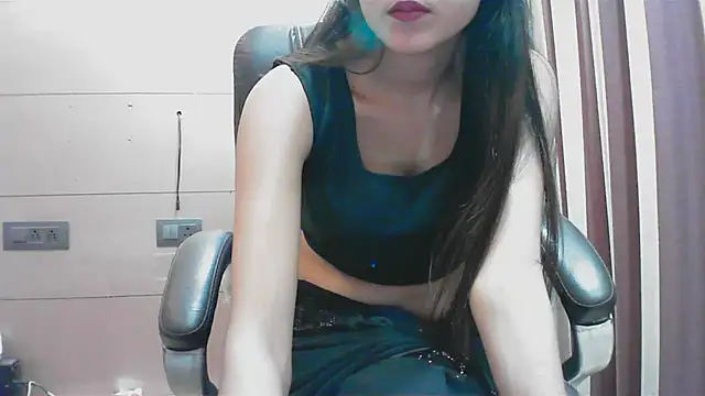 collage hoty online show from November 2025 06:19:02 PM